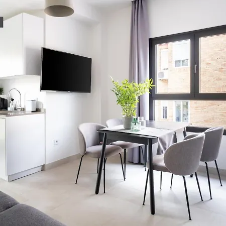 Limehome Calle Torcuato Luca De Tena - Digital Access 3* إشبيلية