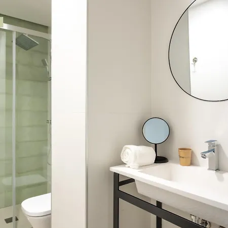 Limehome Calle Torcuato Luca De Tena - Digital Access 3* إشبيلية